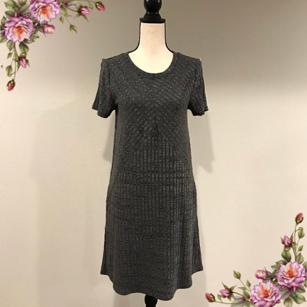 MAKE AN‎ OFFER ; ) Short sleeve A-line grey dress